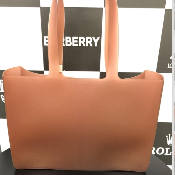 Chanel Logo Embossed Jelly tote - Picture 4 of 14